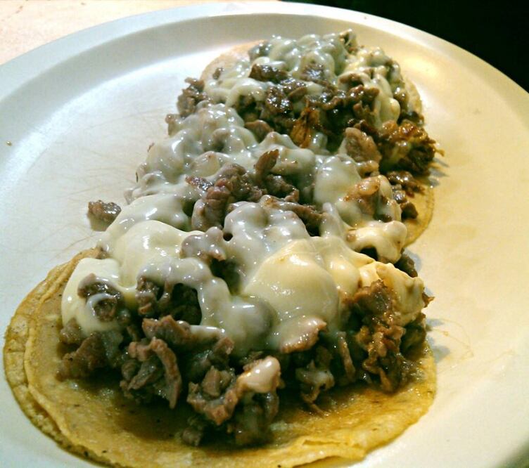 Tacos de bistec con queso / Foto: Tacos Manolo