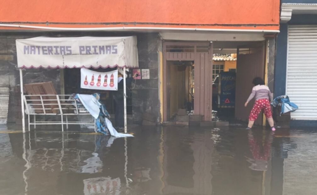 Ixtapaluca amanece bajo el agua por lluvias; registran daños en casas y negocios