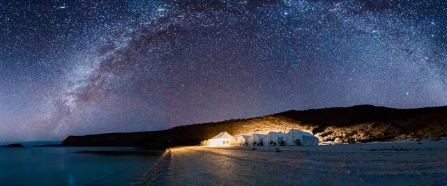 Acampa en una isla mexicana habitada por lobos marinos