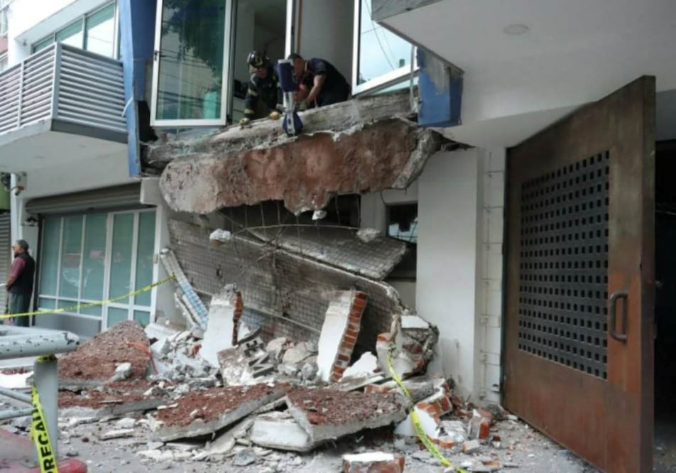 Balcón en edificio de la Condesa colapsa. Foto: Especial
