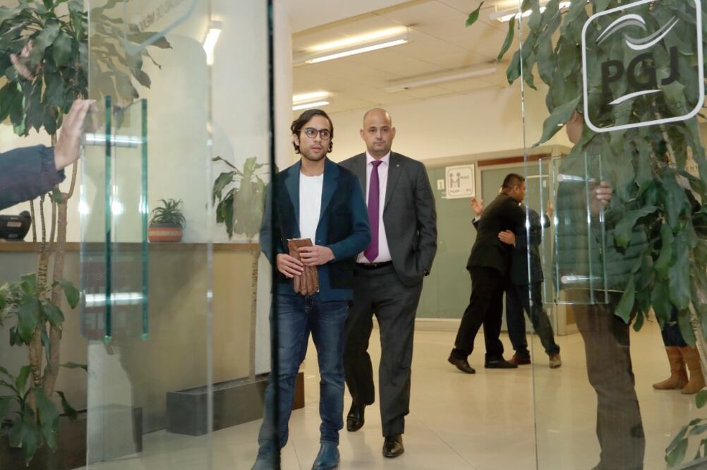 El abogado del actor, Emilio Robles, presentó videos, fotografías y varios testimonios que demostraron que el 27 de diciembre, cuando según la procuraduría capitalina Axel mató a la escort, el actor estaba de vacaciones con su novia. (VALENTE ROSAS. EL U)