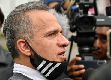 Entre lágrimas y abrazos, Israel Vallarta sale de prisión; "tardé 20 años en poder ejercer mi derecho de réplica", declara