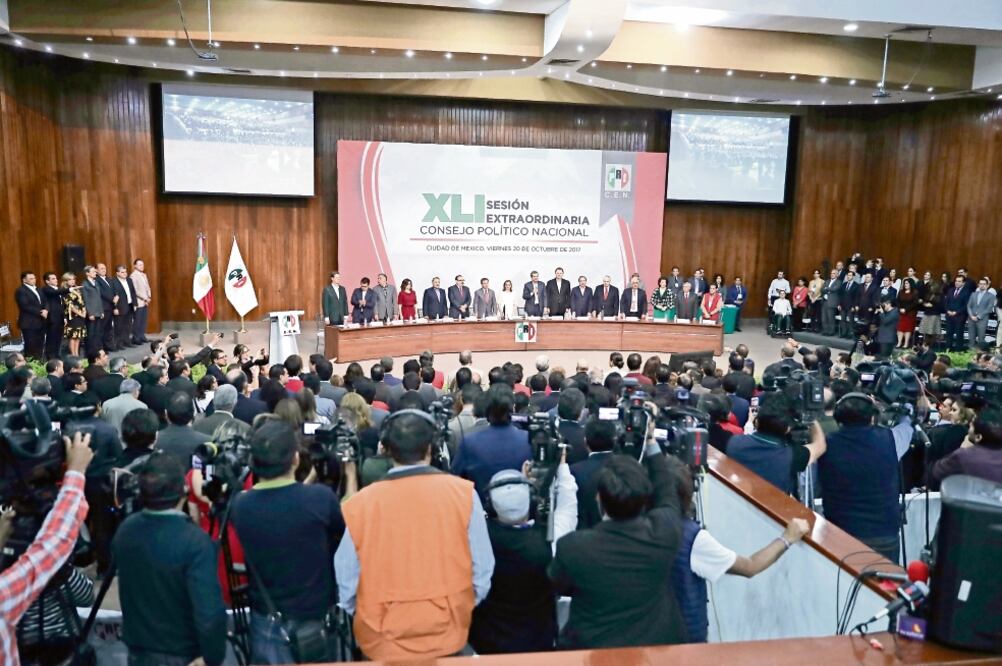 En la sesión del Consejo Político Nacional, en el Auditorio Plutarco Elías Calles, la figura que destacó por su ausencia fue la del presidente Enrique Peña Nieto. (LUCÍA GODÍNEZ. EL UNIVERSAL)