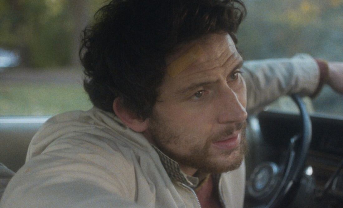 JB (interpretado por Josh O’Connor), es un arquitecto desempleado y la mente detrás del fallido robo a un museo. Crédito: Especial