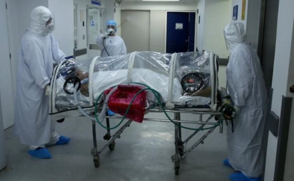 Madre sale de coma por Covid-19 para conocer a su bebé en Colombia