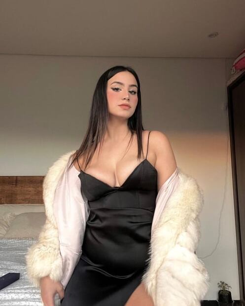 Barbie Núñez se suma a la tendencia de los vestidos negros de satén