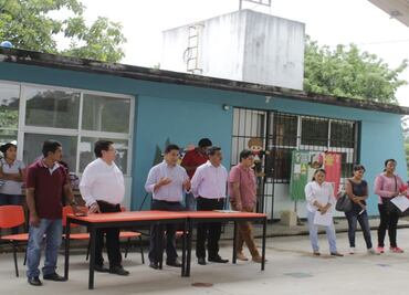 Oaxaca asigna 5 docentes a comunidad indígena que se hizo viral