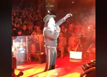 Alejandro Fernández, ¿ebrio en concierto?