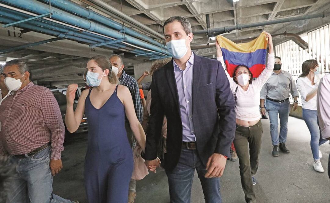 Juan Guaidó denunció que elementos de seguridad del gobierno entraron a su residencia. Foto: Ariana Cubillos. AP