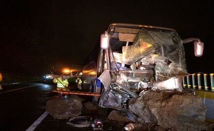 Autobús, con maestros a bordo, choca en "La Pera"; hay un muerto