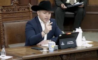 Diputado de Coahuila reta a golpes a funcionario estatal en tribuna del Congreso estatal; lo acusa de haber insultado a su hermana