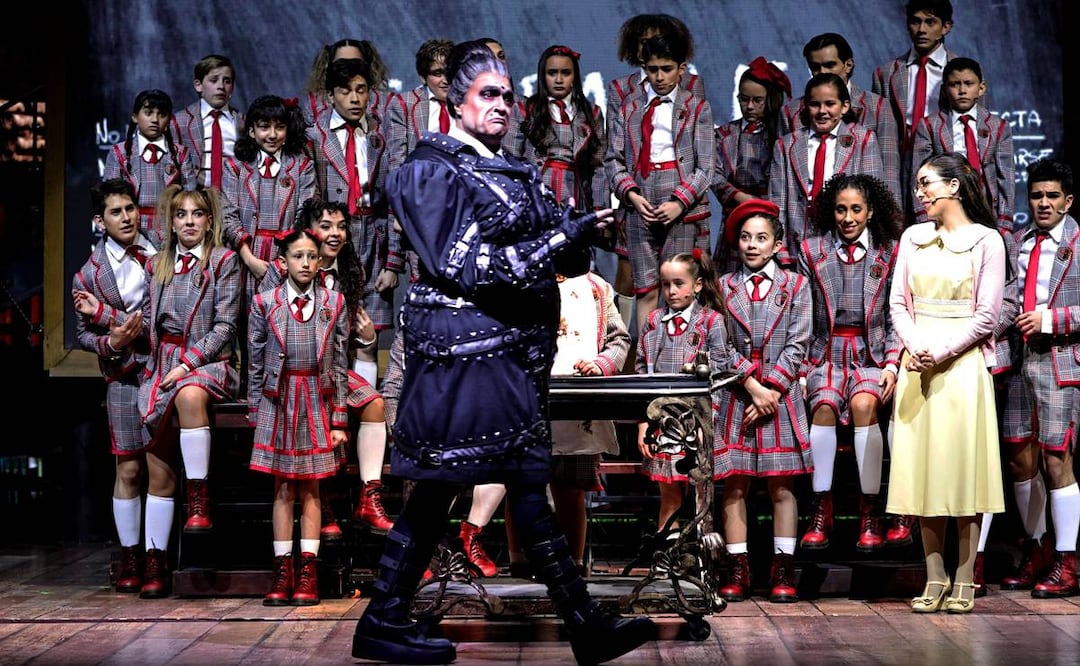 Jaime Camil interpreta a Tronchatoro, en la obra, "Matilda el musical".
Foto: Clasos/foto/Alfonso Manzano.