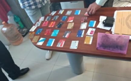 Detienen a 4 por retirar dinero con 31 tarjetas de crédito en Ecatepec