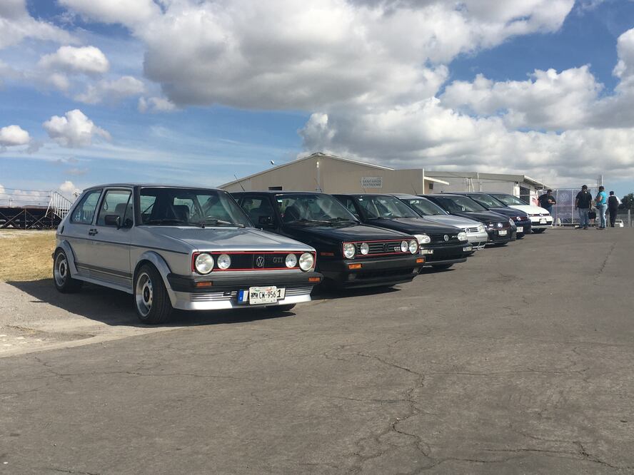 Un día en la pista con muchos Golf GTI