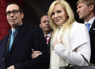 Secretario del Tesoro de EU solicitó jet militar para su luna de miel