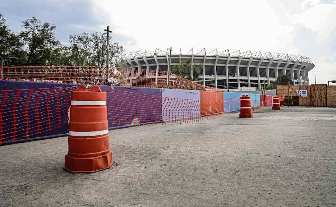 Cambios por el Mundial en el CETRAM
Con miras al Mundial de Futbol 2026, la Secretaría de Obras y Servicios (Sobse) destinará 85 millones 563 mil 859 pesos, para la construcción del mercado, biciestacionamiento en el Centro de Transferencia Modal (Cetram) Huipulco y la rehabilitación de dos puentes que colindan con el Estadio Banorte. 
El Cetram Huipulco será intervenido en más de 16 mil metros cuadrados, con la mejora de la carpeta asfáltica, rehabilitación integral de cubiertas, balizamiento, ampliación de banquetas, mejoramiento de guarniciones y rehabilitación de luminarias.
Respecto al Mercado Huipulco y el biciestacionamiento que serán construidos, el espacio tendrá 90 locales, además de elevadores y sanitarios públicos. Sobre el puente vehicular Circuito Estadio Azteca, tendrá una rehabilitación integral y mejora en su estructura.
Además, se está construyendo la infraestructura y compra de unidades para la Línea 14 del Trolebús que pasará por Santa Úrsula Coapa. Foto: Gabriel Pano / EL UNIVERSAL