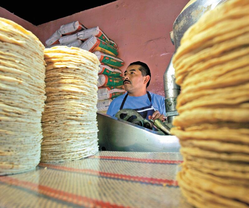 En el centro del país el kilo de tortilla va de 10.60 a 16 pesos. Foto: ARCHIVO EL UNIVERSAL