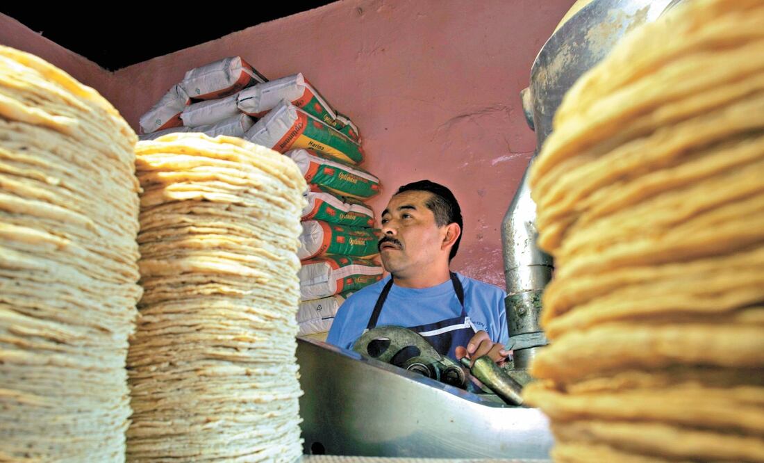 En el centro del país el kilo de tortilla va de 10.60 a 16 pesos. Foto: ARCHIVO EL UNIVERSAL