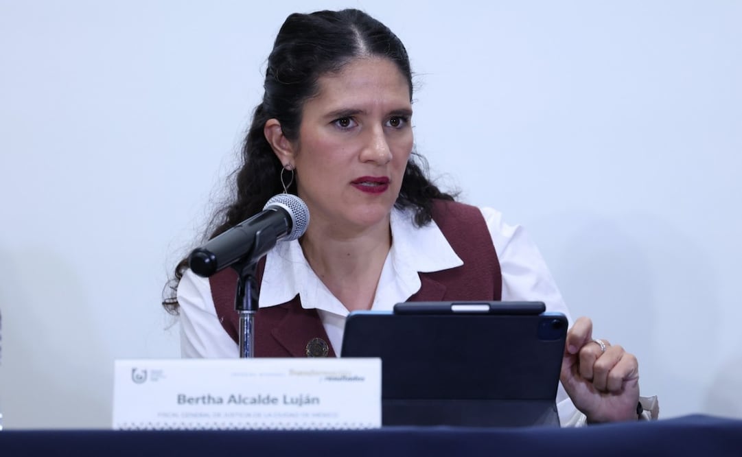 La denuncia por abuso sexual levantada ante la FGJ en contra del profesor del IEMS, Alberto “N”, se va a sobreseer o se cesará de ser cumplida, debido a que el señalado se suicidó el pasado 21 de julio, explicó Bertha Alcalde Luján.
Foto: Especial.