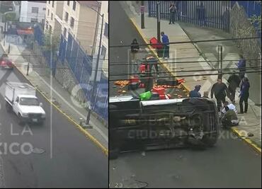 En vez de rapiña, vecinos ayudan a levantar mercancía de camioneta volcada en Tlalpan VIDEO