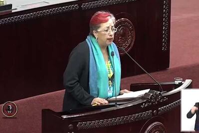 Diputada morenista canta en tribuna en Congreso de Hidalgo