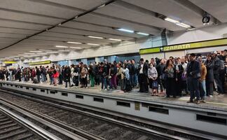 Metro CDMX; usuarios reportan esperas de hasta 40 minutos