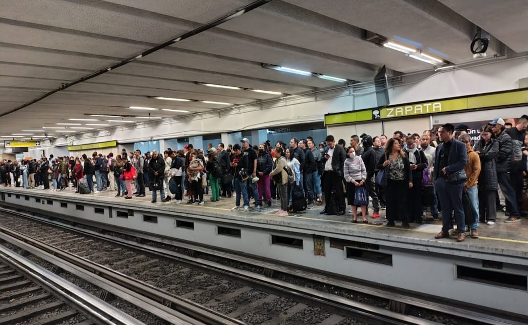 Metro CDMX; usuarios reportan esperas de hasta 40 minutos. Foto: Arantxa Meave