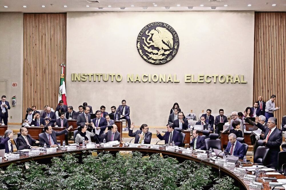 Por tercera elección federal consecutiva, el instituto facilitó el sitio web para que los ciudadanos consulten información de los abanderados. Foto: ARCHIVO EL UNIVERSAL