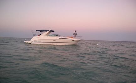 Elementos de Marina restacan a 5 personas a la deriva a bordo de yate en Veracruz