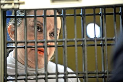 Elba Esther debe seguir en prisión, afirma la PGR