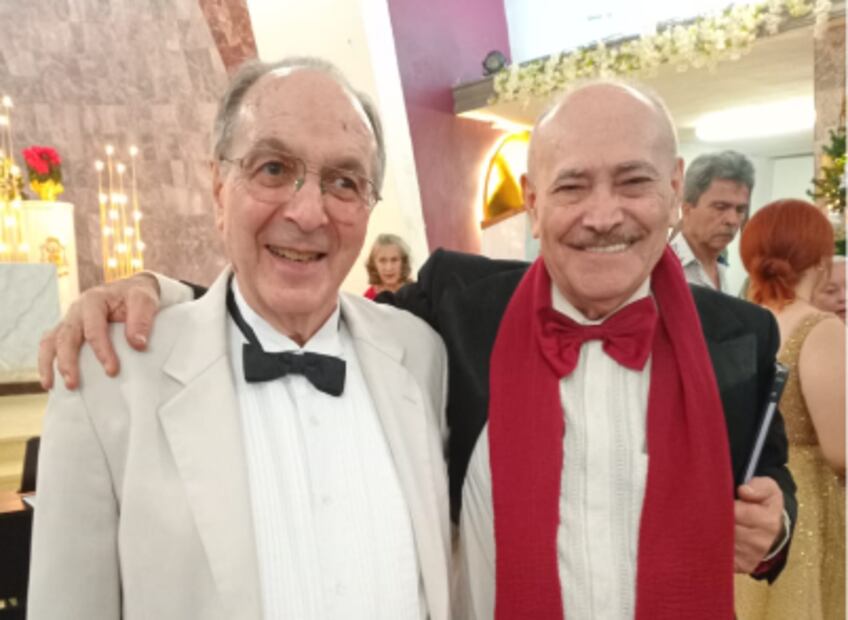 Marco Antonio junto con el maestro Gordon Campbell, director de orquesta y músico, reconocido principalmente como fundador de la Orquesta Sinfónica Sinaloa de las Artes (OSSLA) en 2001.  Crédito: Cortesía