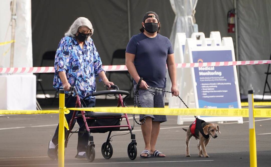 Disneyland Resort de Anaheim, California, abrió como un sitio de vacunación "súper" Covid-19. Foto: EFE 