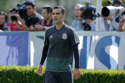 Rafa Márquez entrena sin patrocinio en su playera