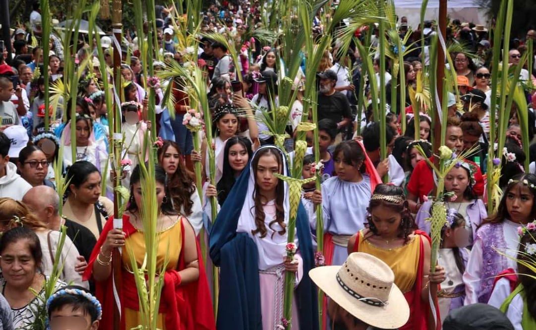 Iztapalapa inicia la 183 representación de la Pasión de Cristo con domingo de ramos; reportan saldo blanco.
Foto: Luis Camacho | El Universal