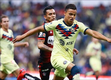 Miguel Herrera echa mano de juveniles en el ataque del América