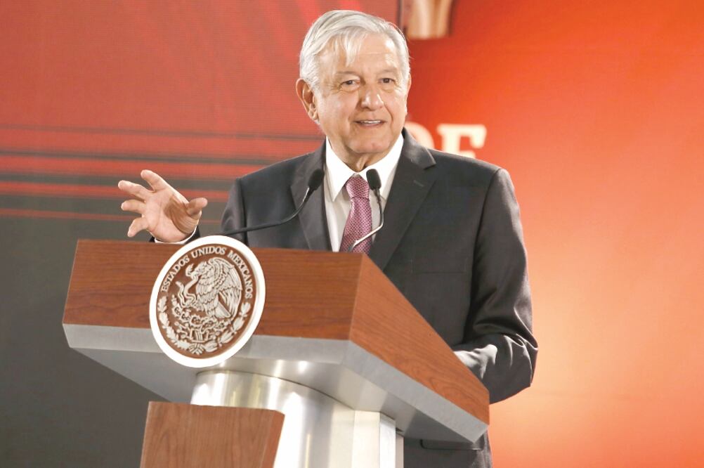 Durante su conferencia matutina, Andrés Manuel López Obrador dijo que se acabarán los abusos al Infonavit, porque los directivos se daban la gran vida. (AGUSTÍN SALINAS. EL UNIVERSAL)