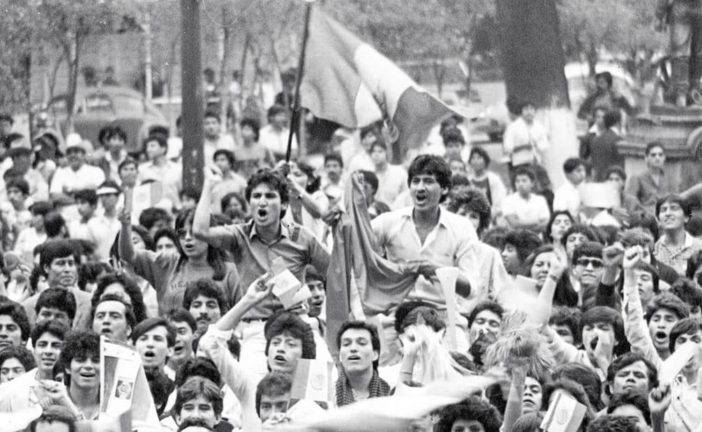 Aficionados en uno de los “sitios de sana diversión”, 16 de junio 1986. Había artistas y amenidades, como una forma de canalizar la euforia futbolera en una celebración más controlada. Foto: Archivo EL UNIVERSAL.