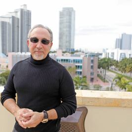 Emilio Estefan niega organizar tributo