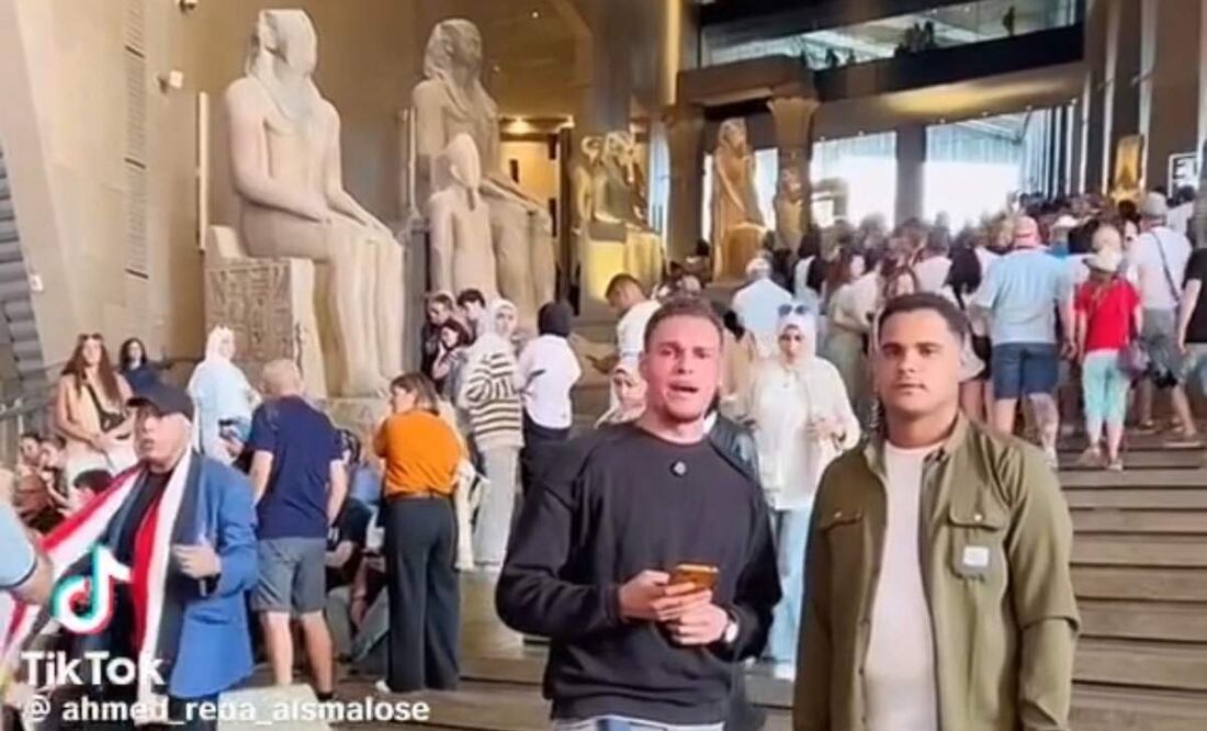 Video de influencer que recita versículos del Corán dentro del Gran Museo Egipcio. Foto: Captura de pantalla de Tiktok