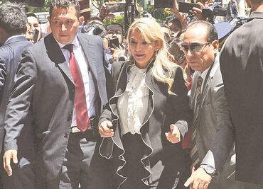 Fiscalía de Bolivia va contra expresidenta por “sedición”