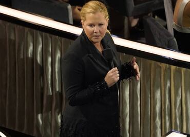 Amy Schumer revela la broma sobre Alec Baldwin que le vetaron para el Oscar