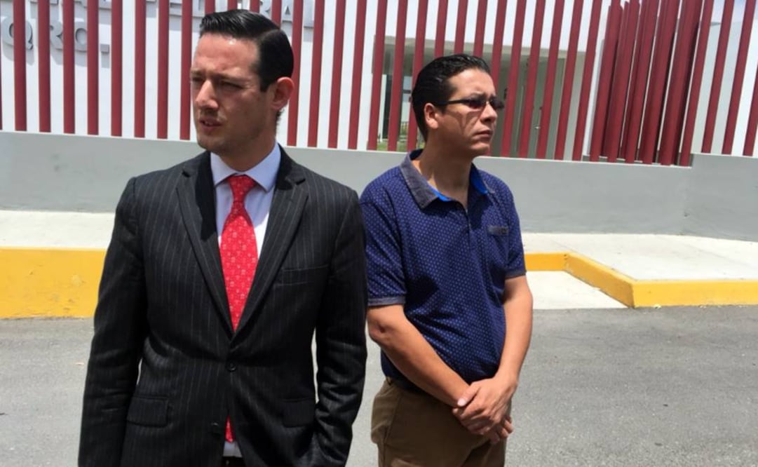 En la imagen se ve al abogado Patricio Keguel Jacob (izquierda) y a Luis Alberto López López, chofer de Manuel Barreiro Castañeda (derecha). Foto: Cortesía