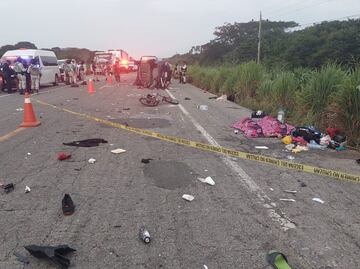 Automóvil arrolla a caravana de migrantes en Oaxaca; reportan al menos 2 muertos y 17 heridos