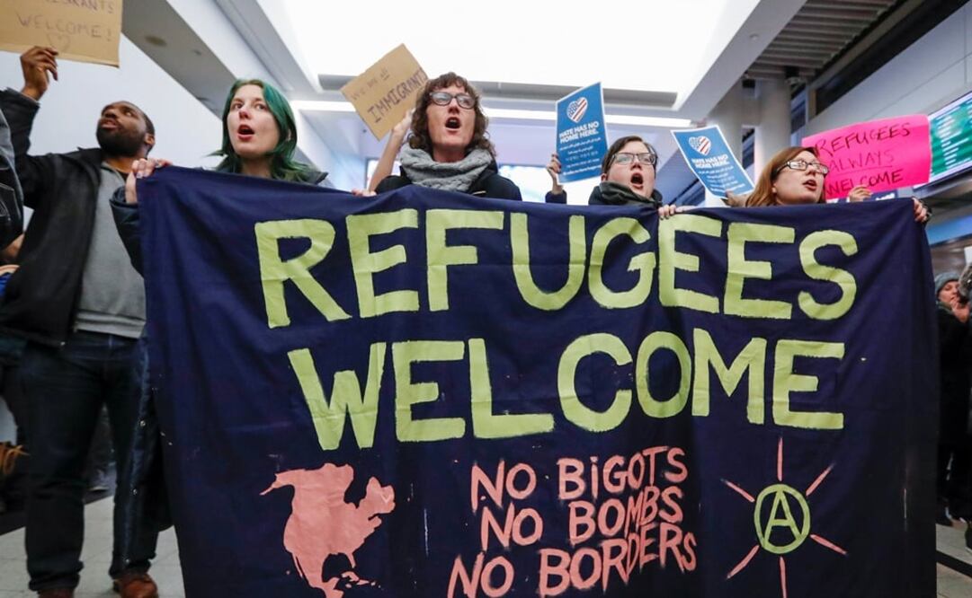 La implementación de las acciones ejecutivas de Trump detonó las primeras manifestaciones en su contra en EU para frenarlas. /Reuters