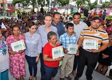 Entregan ayuda a damnificados por sismo en Chiapas