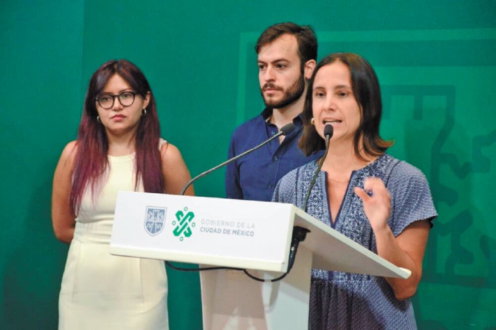 Luz Elena González, secretaría de Finanzas local, al presentar el portal. Foto/ ESPECIAL