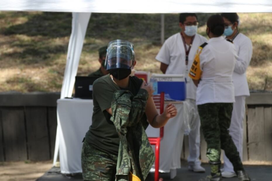 Reinicia jornada de vacunación contra el Covid-19 en sede militar de la CDMX