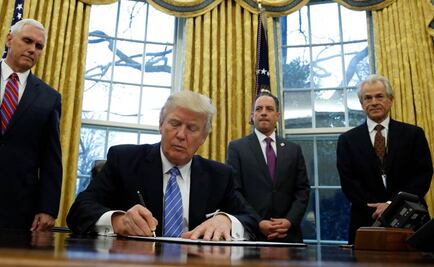 Trump firma orden ejecutiva para sacar a EU del TPP