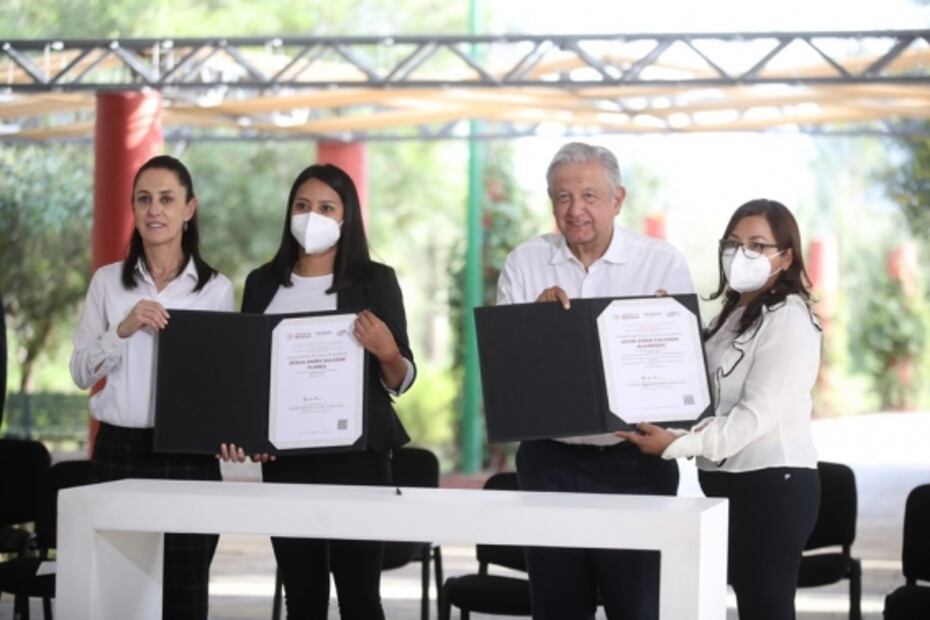 En gira por CDMX, Sheinbaum y AMLO intercambian cumplidos