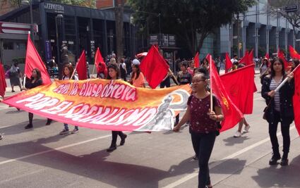 Integrantes del Partido Comunista marchan por el Día del Trabajo